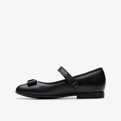 Finja Tap Older Black Leather | Clarks online - Kids