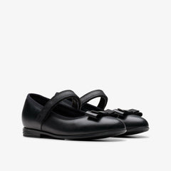 Finja Tap Older Black Leather | Clarks online - Kids