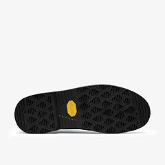 Desert Boot GORE-TEX Black Leather | Clarks online - Men
