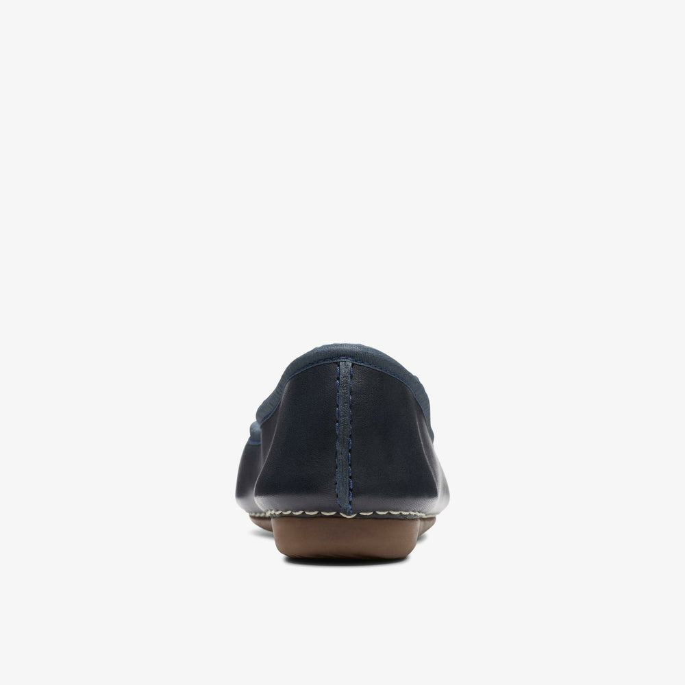 Freckle Ice Navy Leather | Clarks online - Women