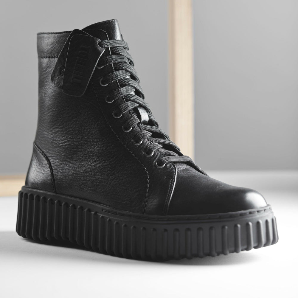 Torhill Rise Ankle Boot Black Leather | Clarks outlet - Women