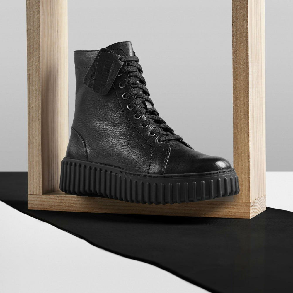 Torhill Rise Ankle Boot Black Leather | Clarks outlet - Women