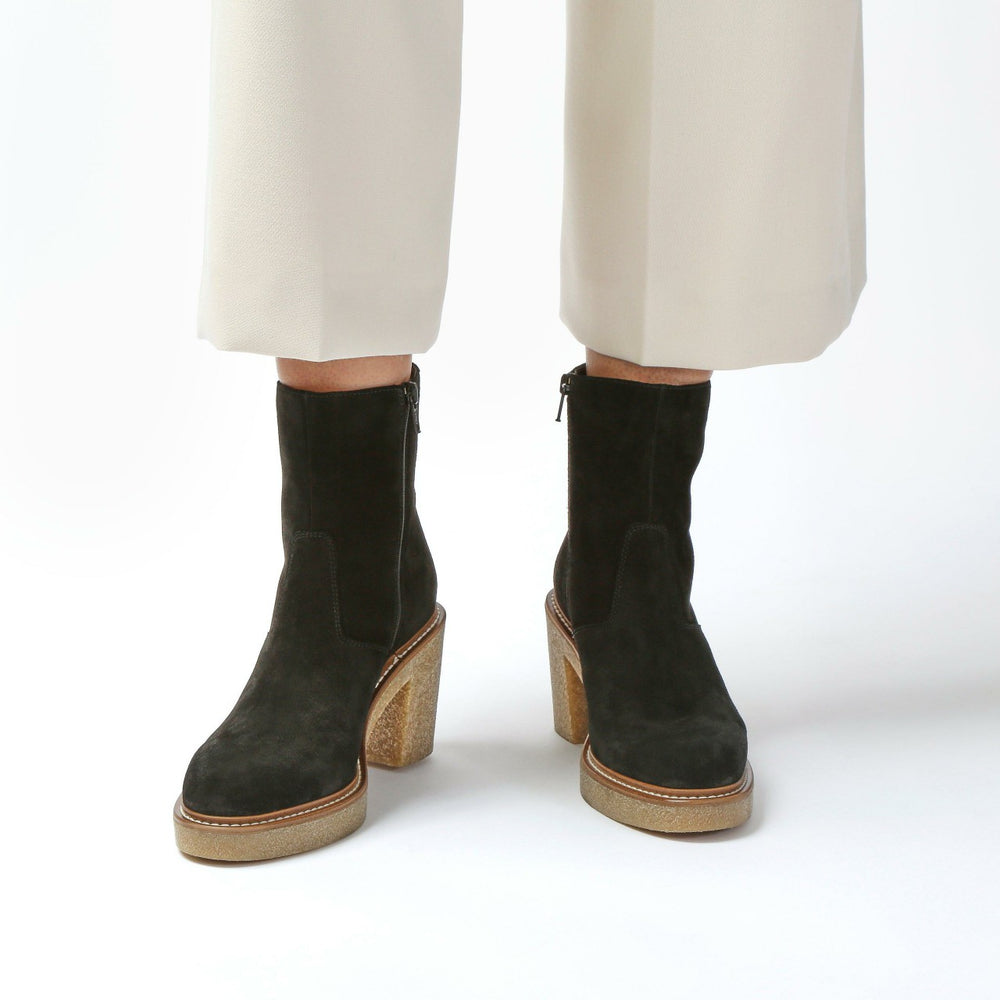 Colden Up Black Suede | Clarks on Sale - Women