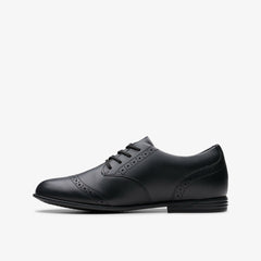 Finja Brogue Older Black Leather | Clarks discount - Kids