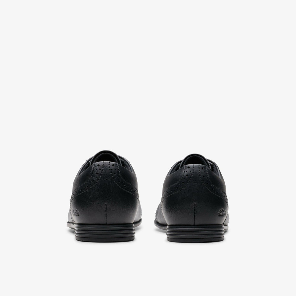 Finja Brogue Older Black Leather | Clarks discount - Kids