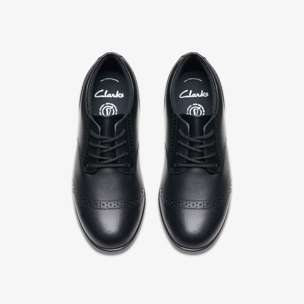 Finja Brogue Older Black Leather | Clarks discount - Kids