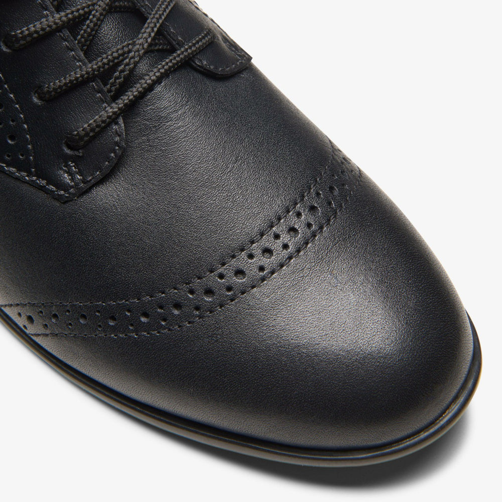 Finja Brogue Youth Black Leather | Clarks Sale - Kids
