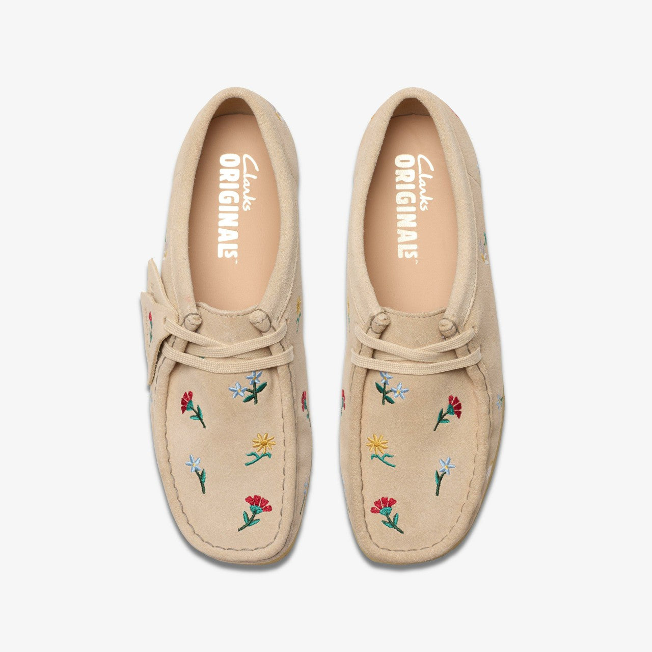 Wallabee Taupe Embroidery | Clarks online - Women