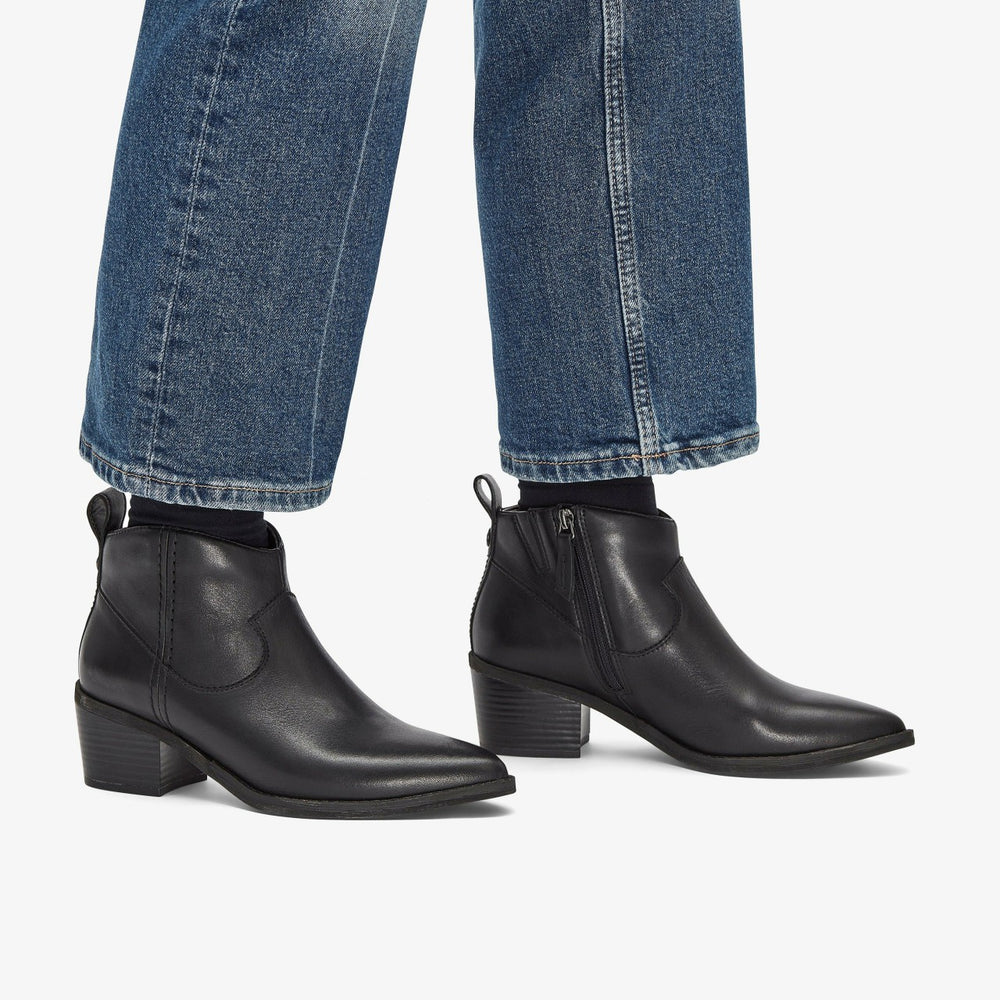 Morzine Sky Ankle Boot Black Leather | Clarks online - Women