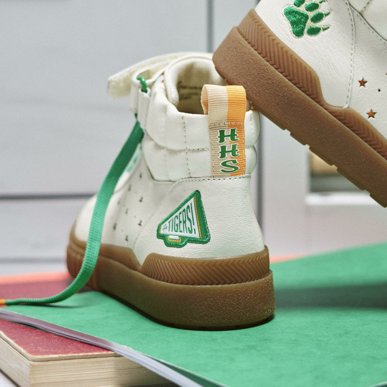 Stranger Things Somerset Hi Older Off White | Clarks Sale - Kids