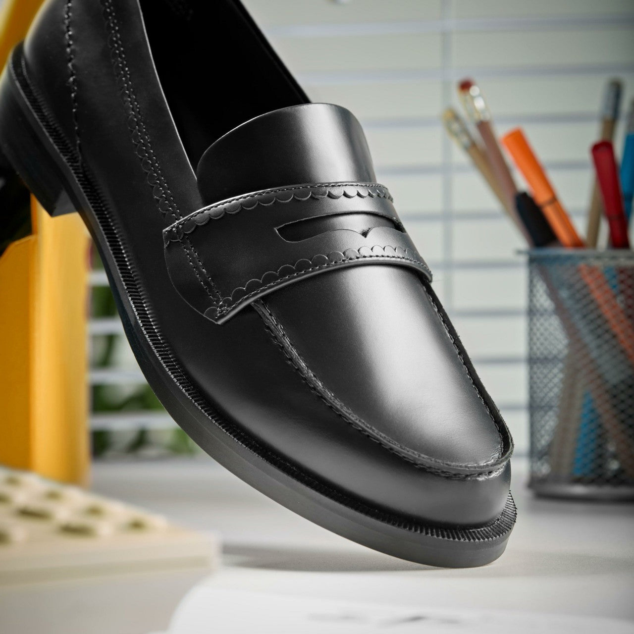Straven Edge Black Leather | Clarks on Sale - Women