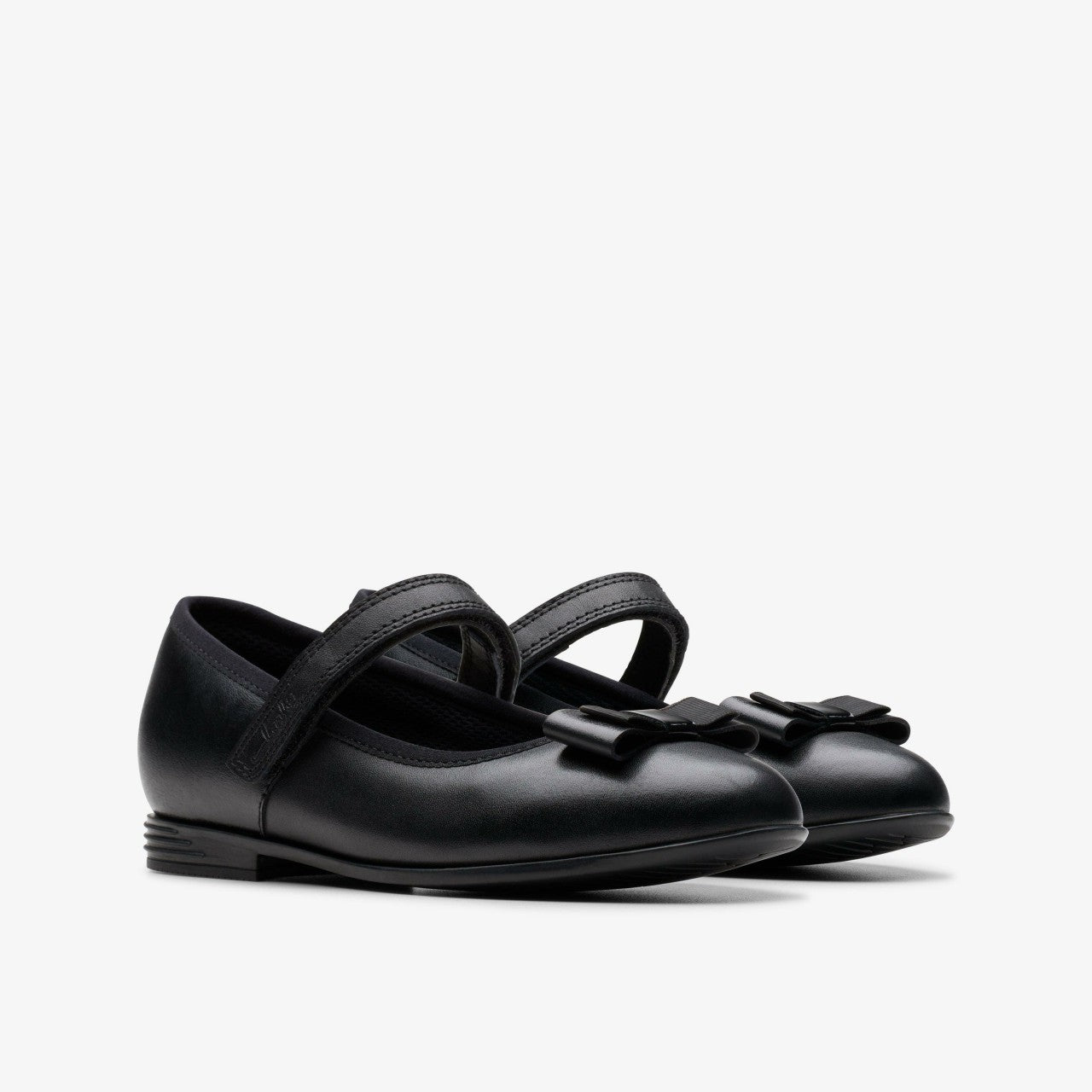 Finja Tap Older Black Leather | Clarks online - Kids