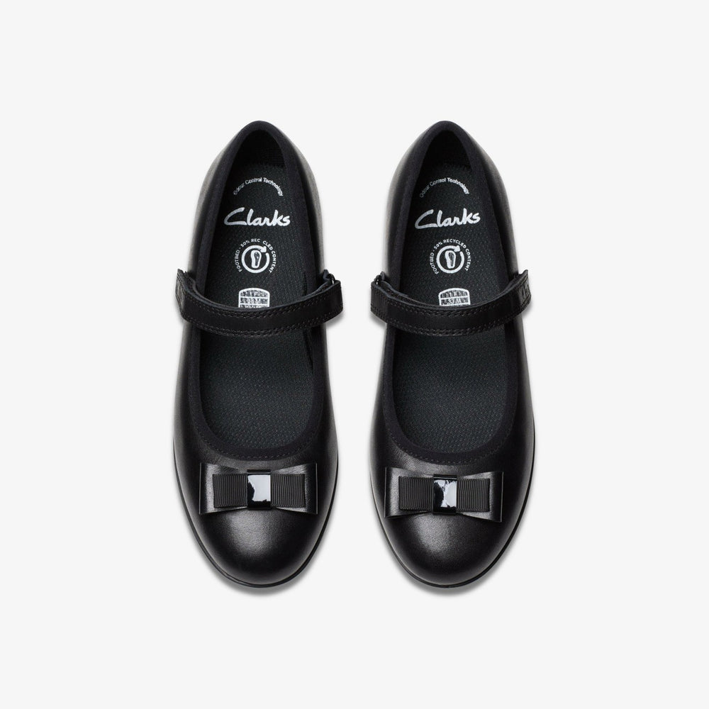 Finja Tap Older Black Leather | Clarks online - Kids