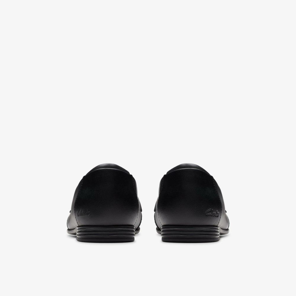 Finja Loafer Older Black Leather | Clarks outlet - Kids
