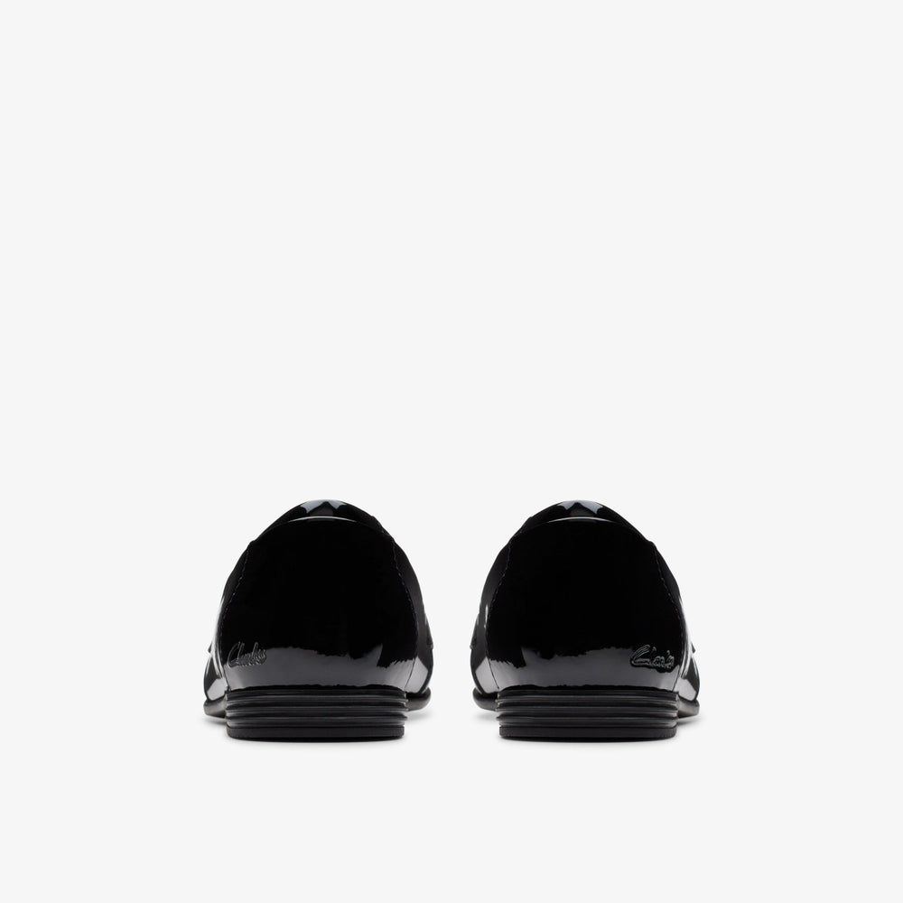 Finja Loafer Older Black Patent | Clarks discount - Kids